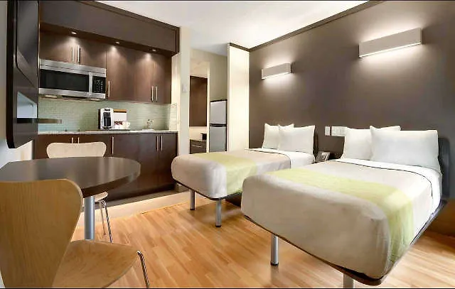 Studio 6 Downtown Toronto 2*,